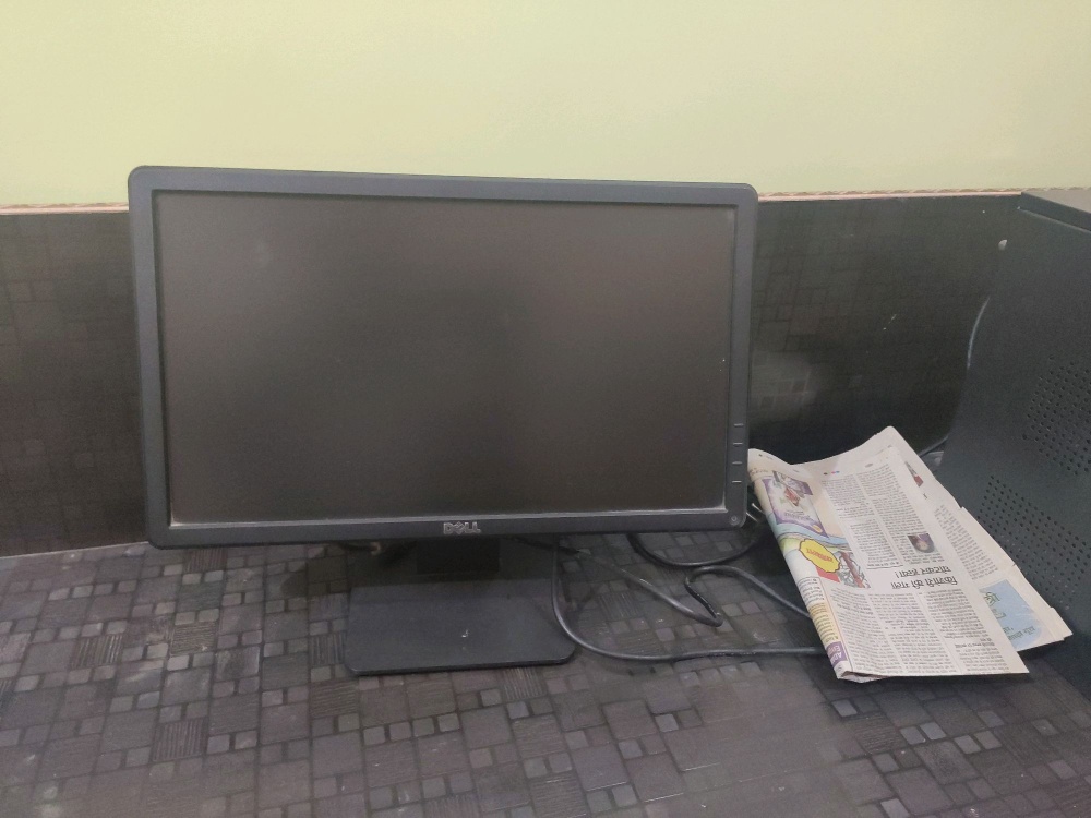 Dell LCD Monitor at very cheap rate
