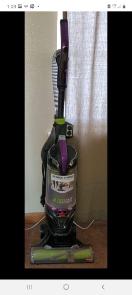 Vacuum WORTH $300 SELLING FOR $200!! Located In Kentucky