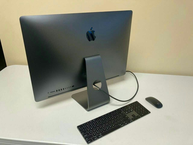 Apple iMac Pro 27 Inch 10-Core 3.0GHz 128GB 2TB SSD Vega 64 16GB