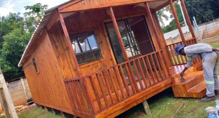 Am selling wendy house, loghcabins,