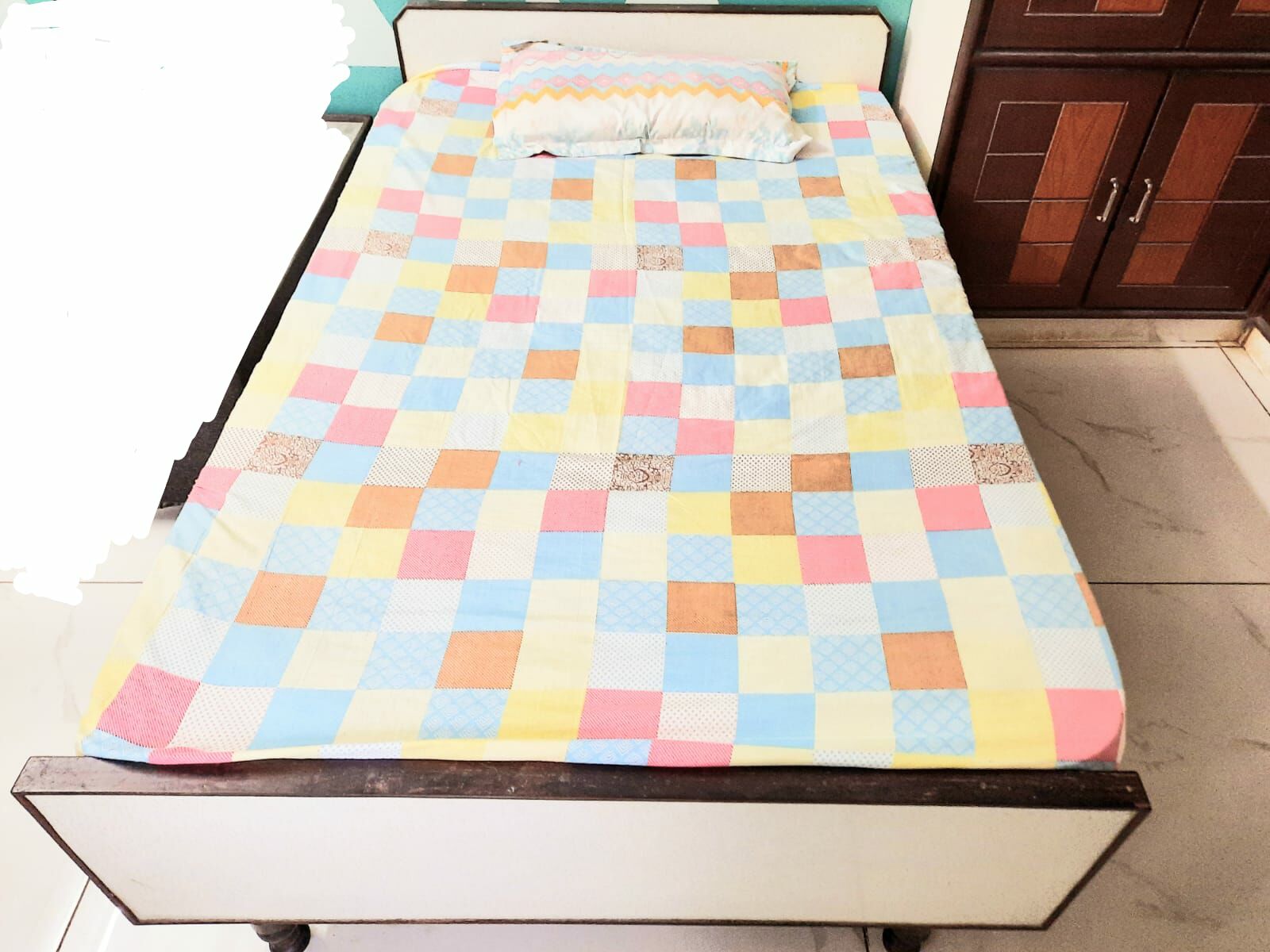 double bed for sale size 6×5 good quality strong wooden
