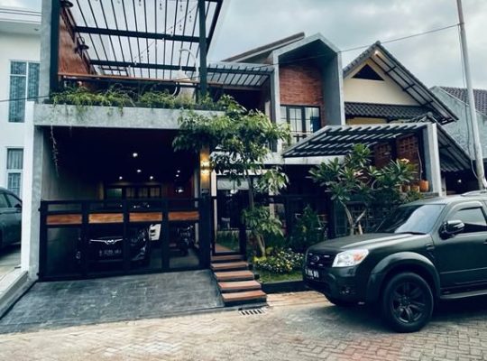 Rumah Bagus dalam Cluster Banjar Wijaya Full Renovasi Nyaman dan Asri Full Furnished di Tangerang