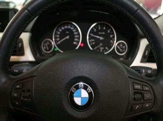 2016 BMW 320i-sport