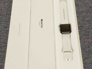 Apple Watch Series 3 38 mm Silver Case White Band Smartwatch