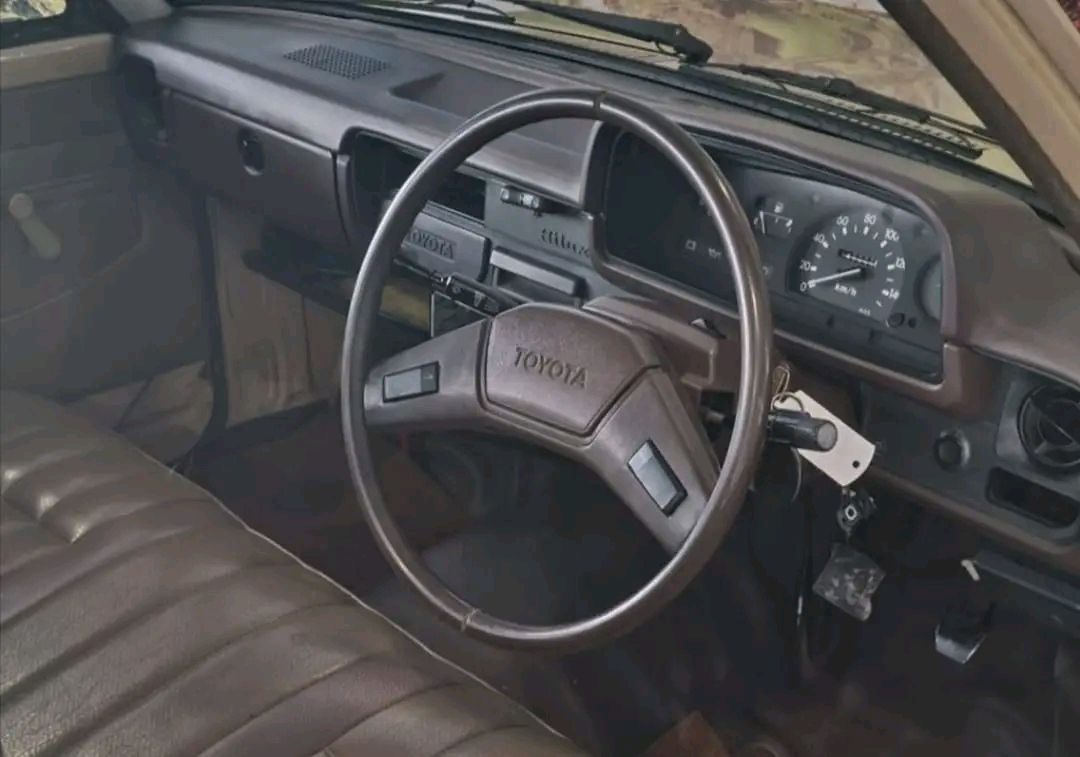 1982 Toyota Hilux 1600(col_shift Single Cab)